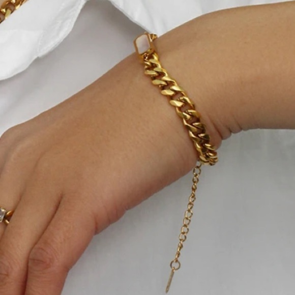 New 18k Gold Plated Cuban Chain White Shell Bracelet - Picture 4 of 7